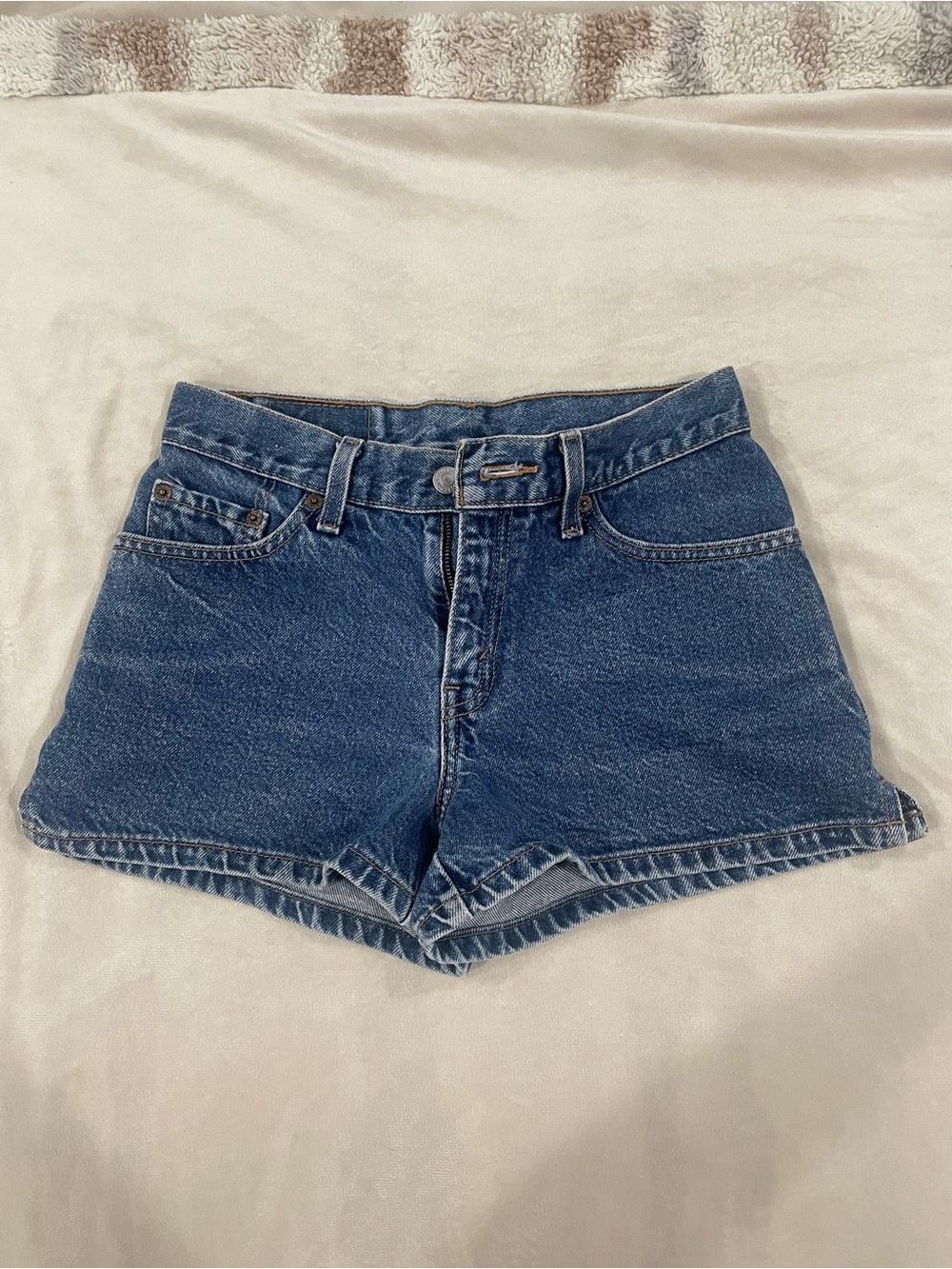 Levi straight leg Blue Denim Women's Shorts w28